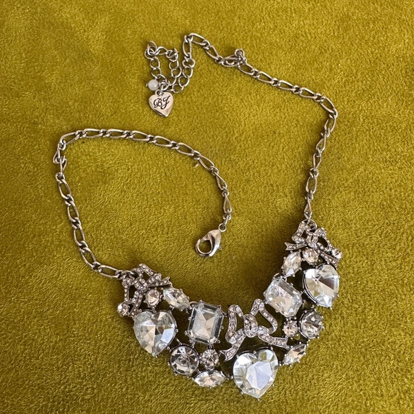 Betsey Johnson Hearts Rhinestone Bib Necklace Signed Hollywood Romance Glamour - Picture 11 of 11